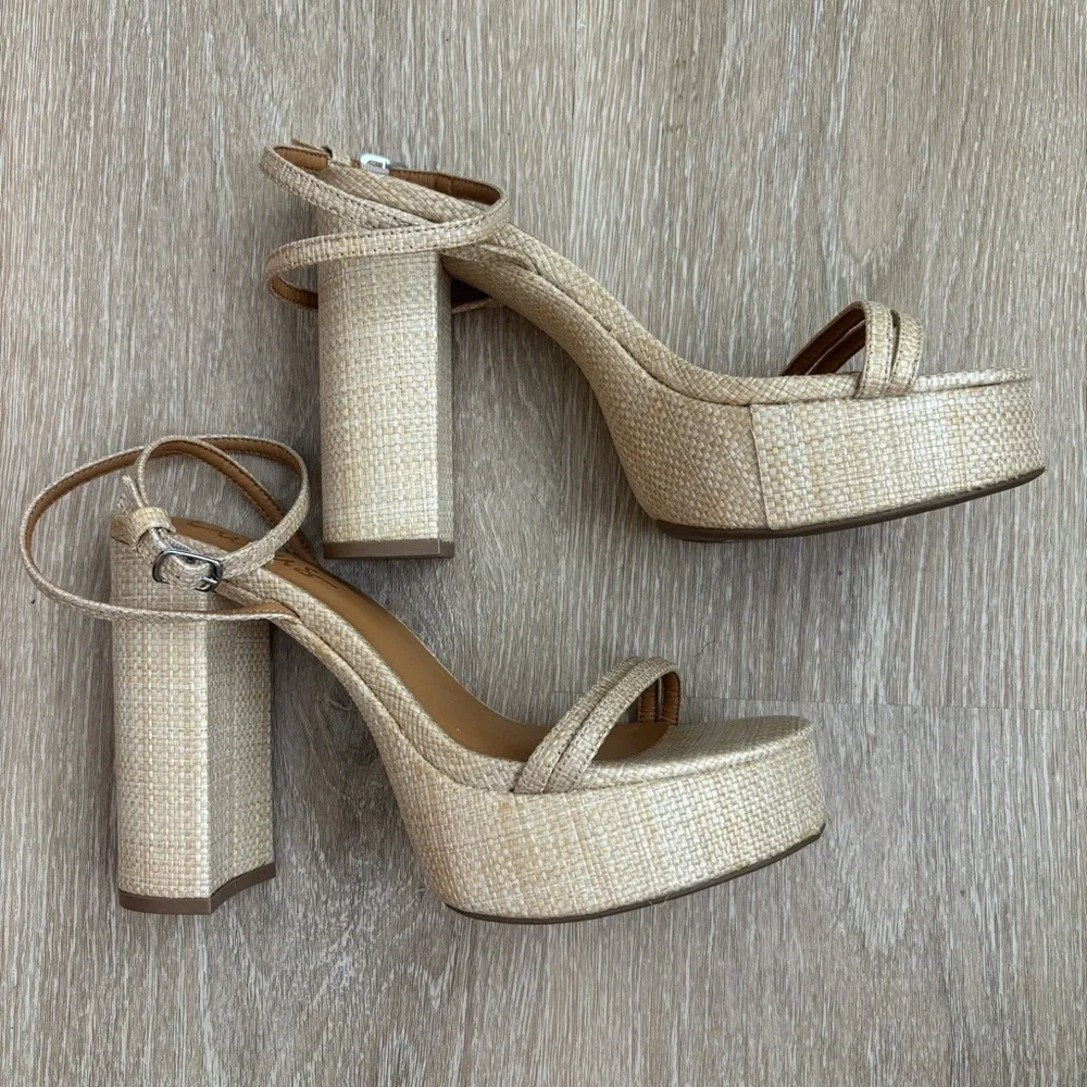 NWOB Lulu’s Brocktan Platform‎ Sandals